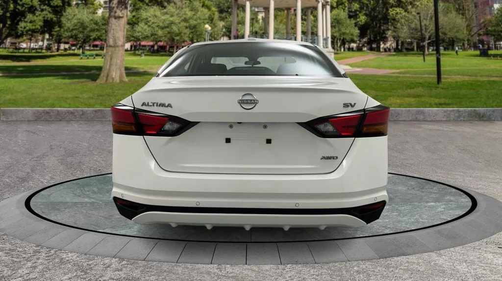 Used 2024 White Nissan 2.5 SV image 6