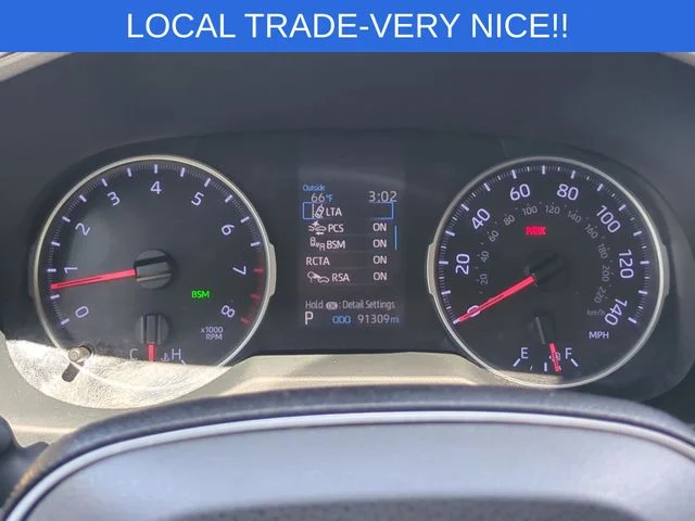Used 2019 White Toyota XLE Premium image 22
