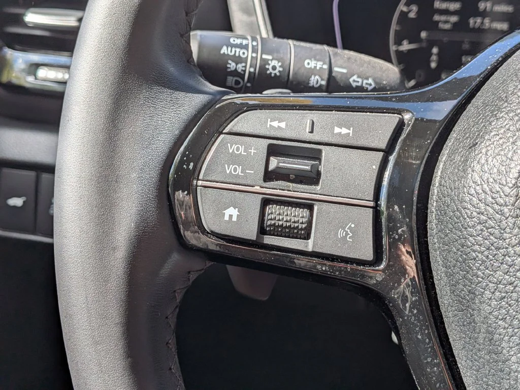 Used 2025  Honda Touring image 16