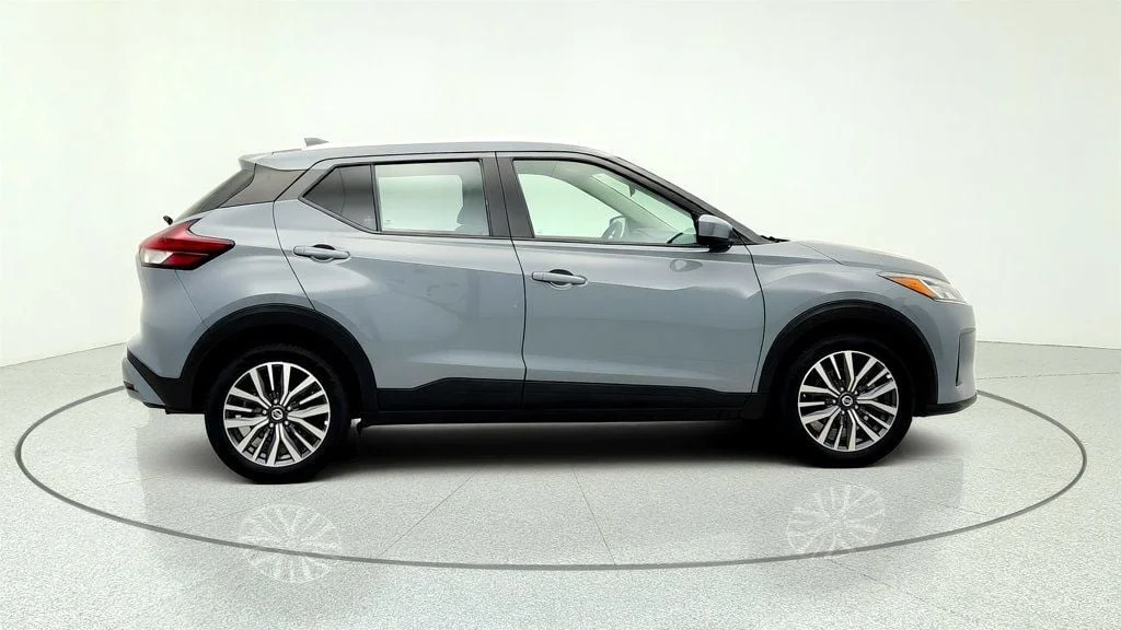 Used 2021 Boulder Gray Pearl Nissan SV FWD image 4
