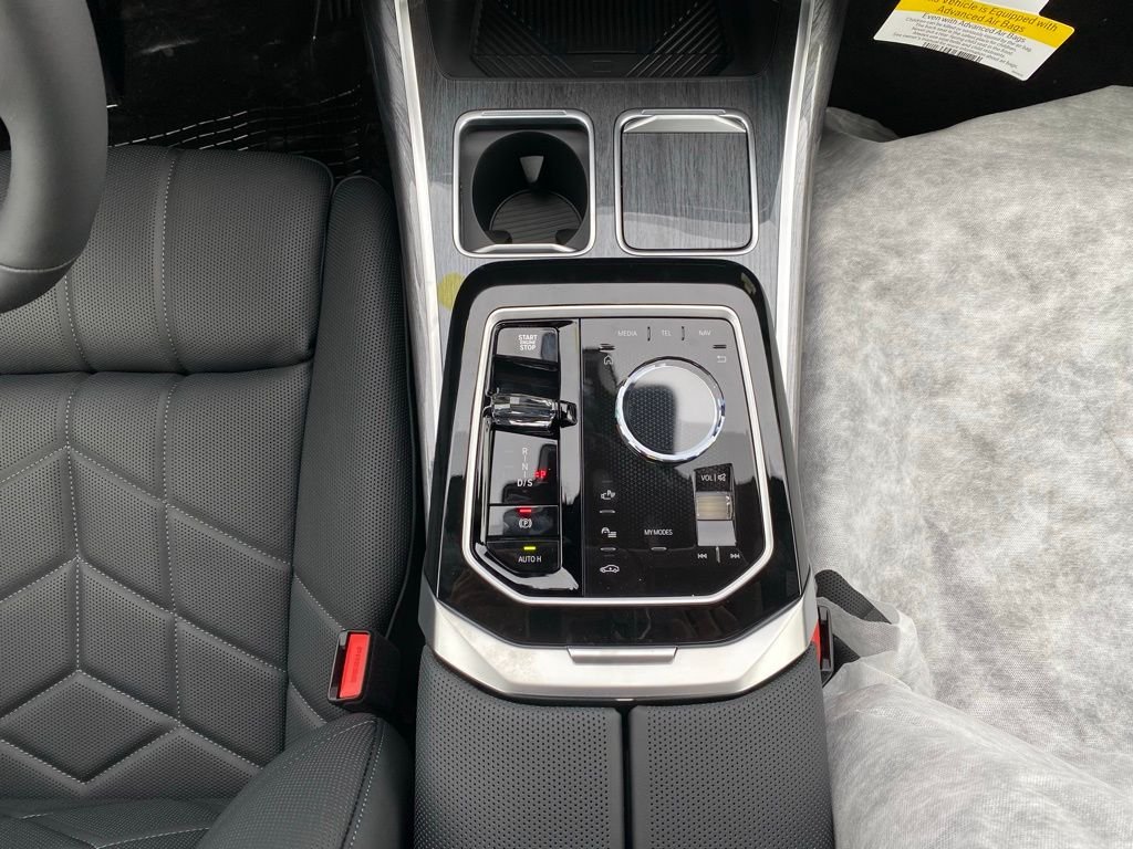 2026 BMW 7 Series 750e - Photo 13