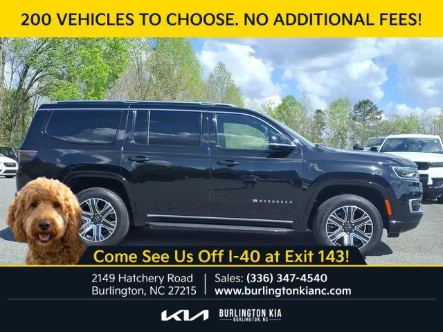 Used 2025 Diamond Black Crystal Pearlcoat Jeep Base image 25