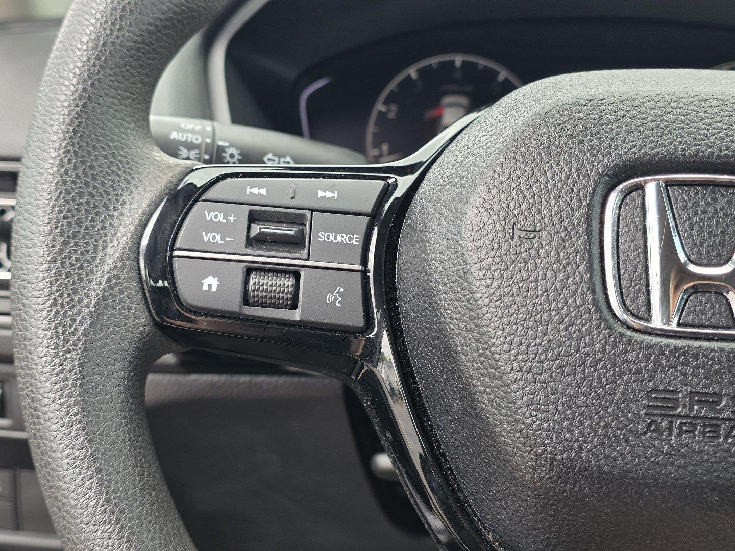 Used 2025  Honda LX image 12