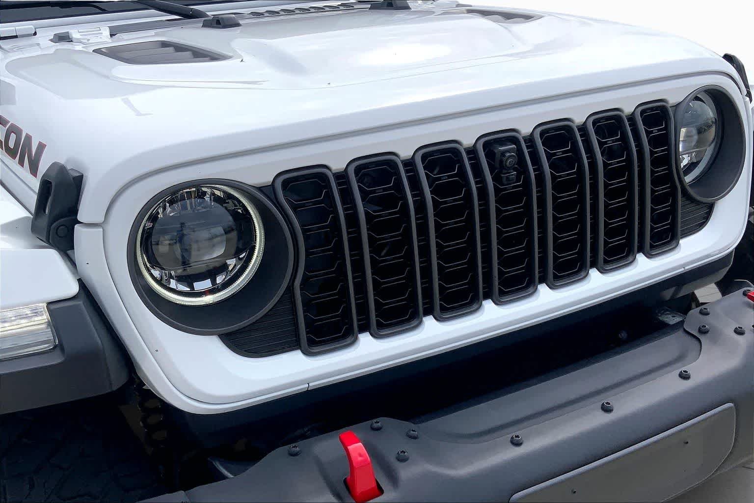 Used 2024 Bright White Clearcoat Jeep Rubicon X image 29