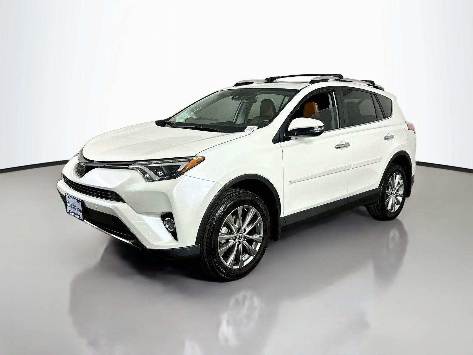 Used 2016 Blizzard Pearl Toyota Limited image 3