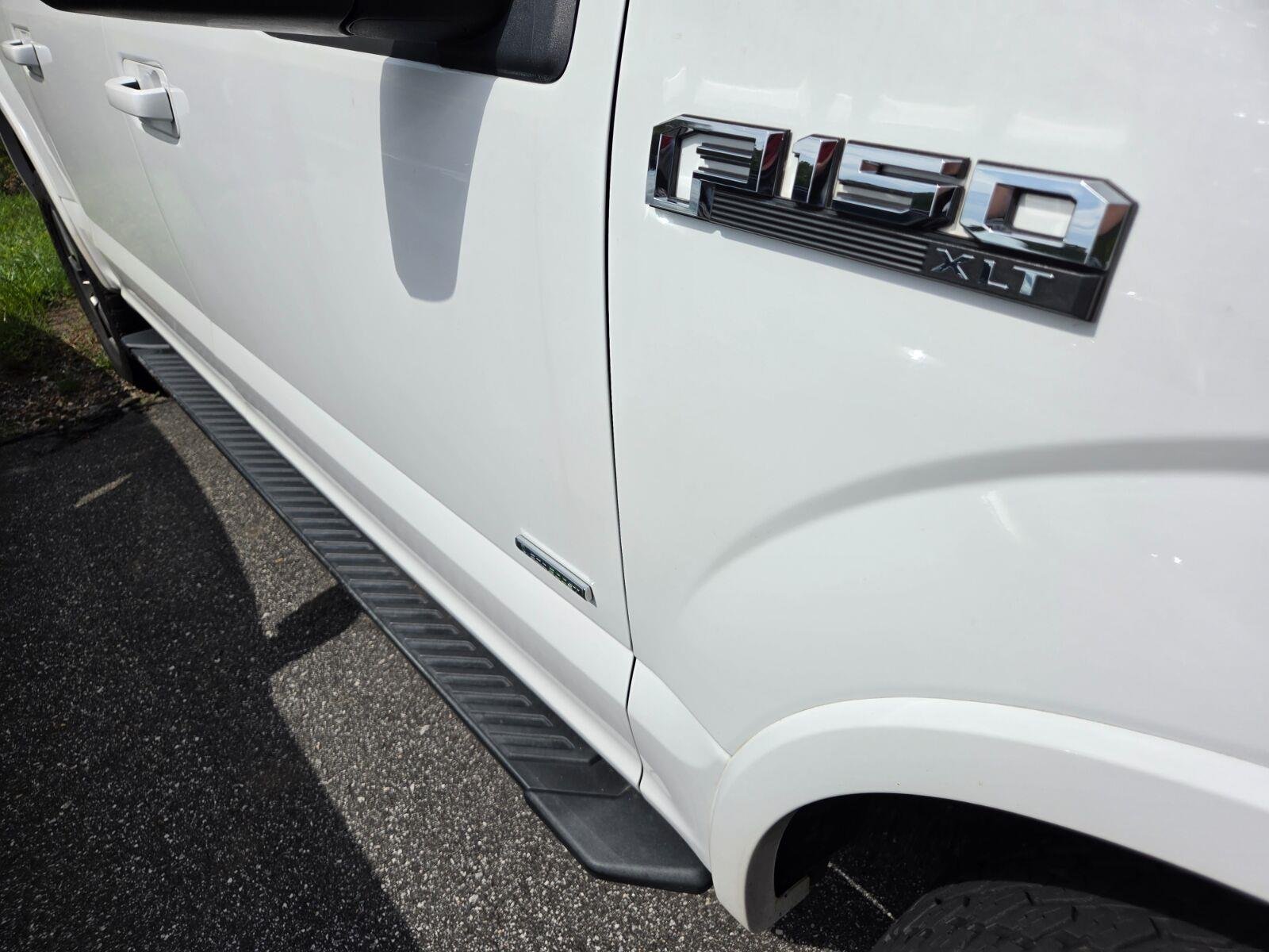Used 2017 Oxford White Ford XLT image 4