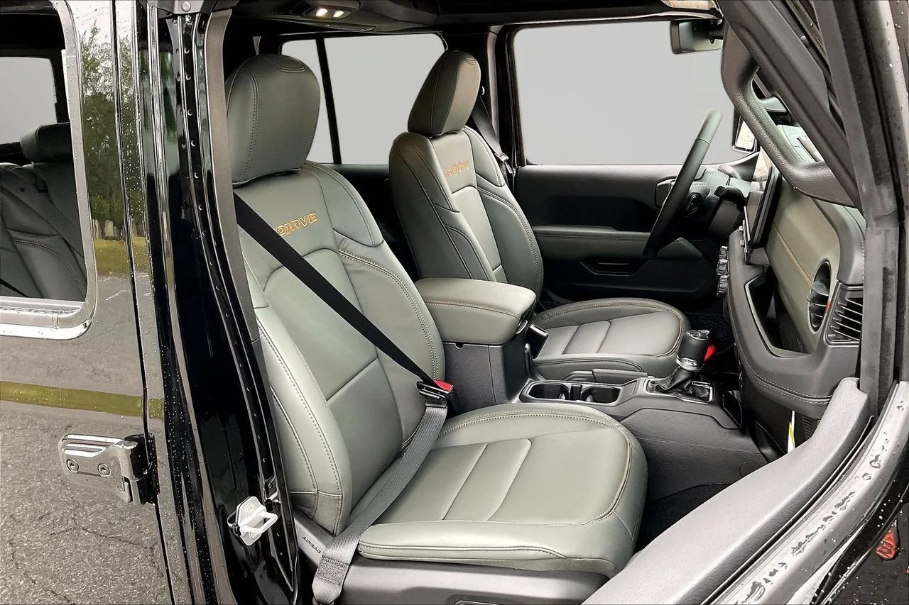 New 2026 Black Clearcoat Jeep Mojave X image 20