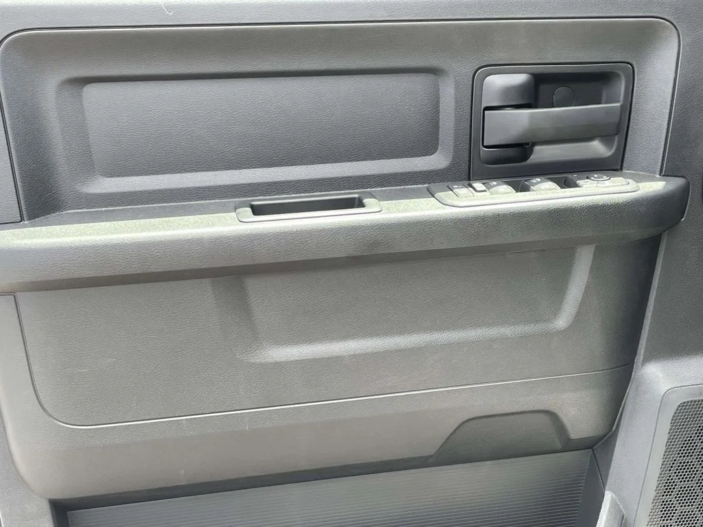 New 2026 Bright White Clear-Coat Exterior Paint RAM Tradesman image 24