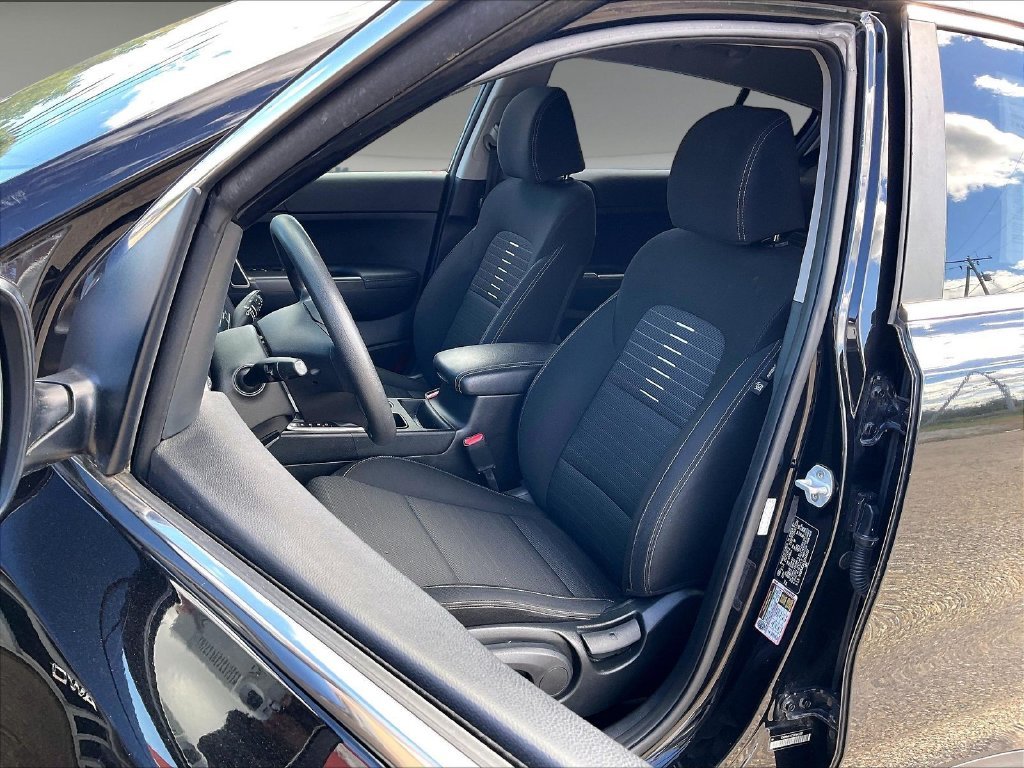 Used 2018 Black Cherry Kia LX image 9