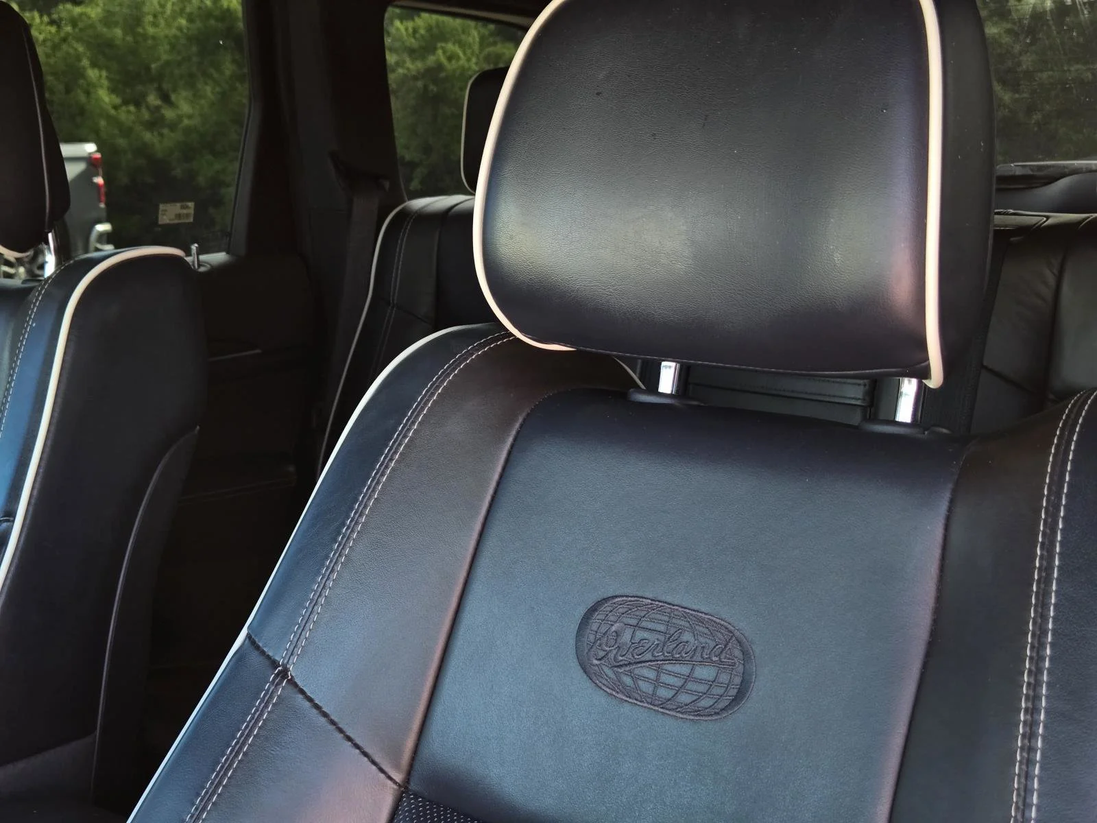 Used 2017 Ivory 3-Coat Jeep Overland image 27