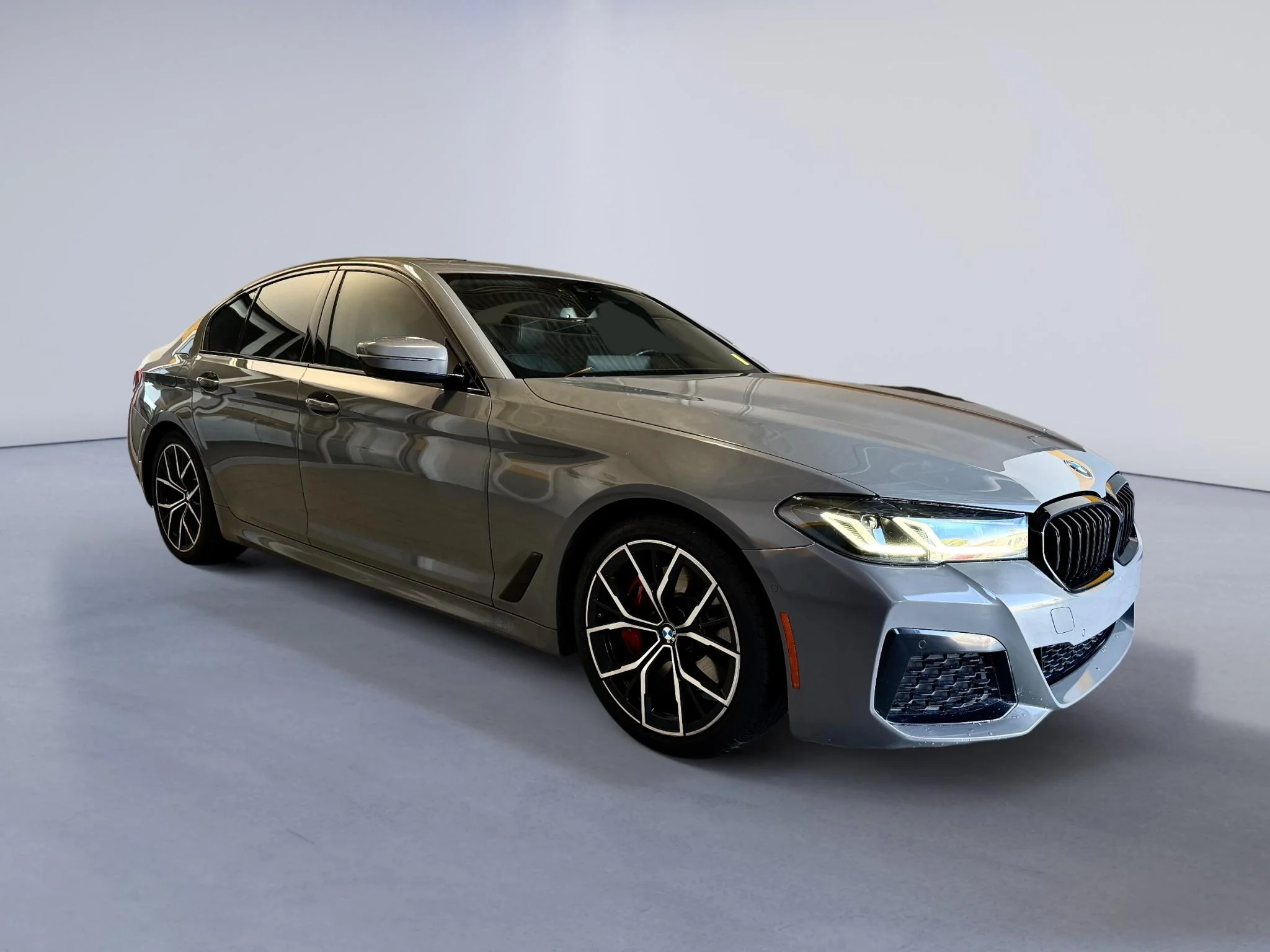 Used 2022 Bernina Grey Amber Effect Metallic BMW 530i image 3
