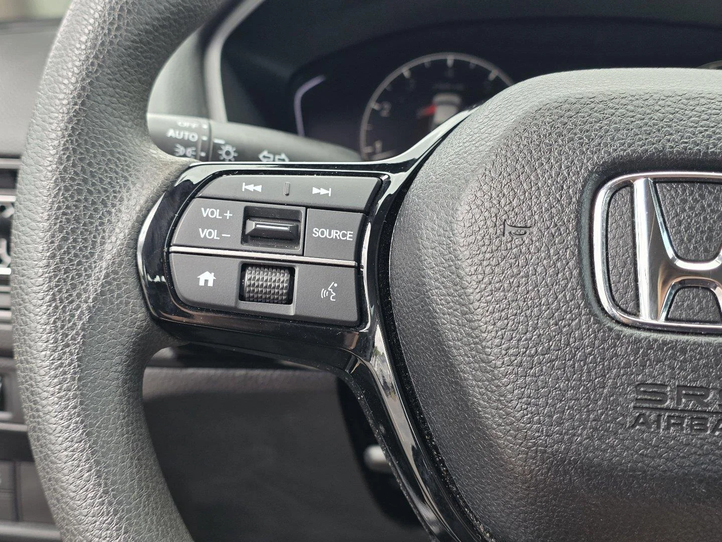 Used 2025  Honda LX image 12