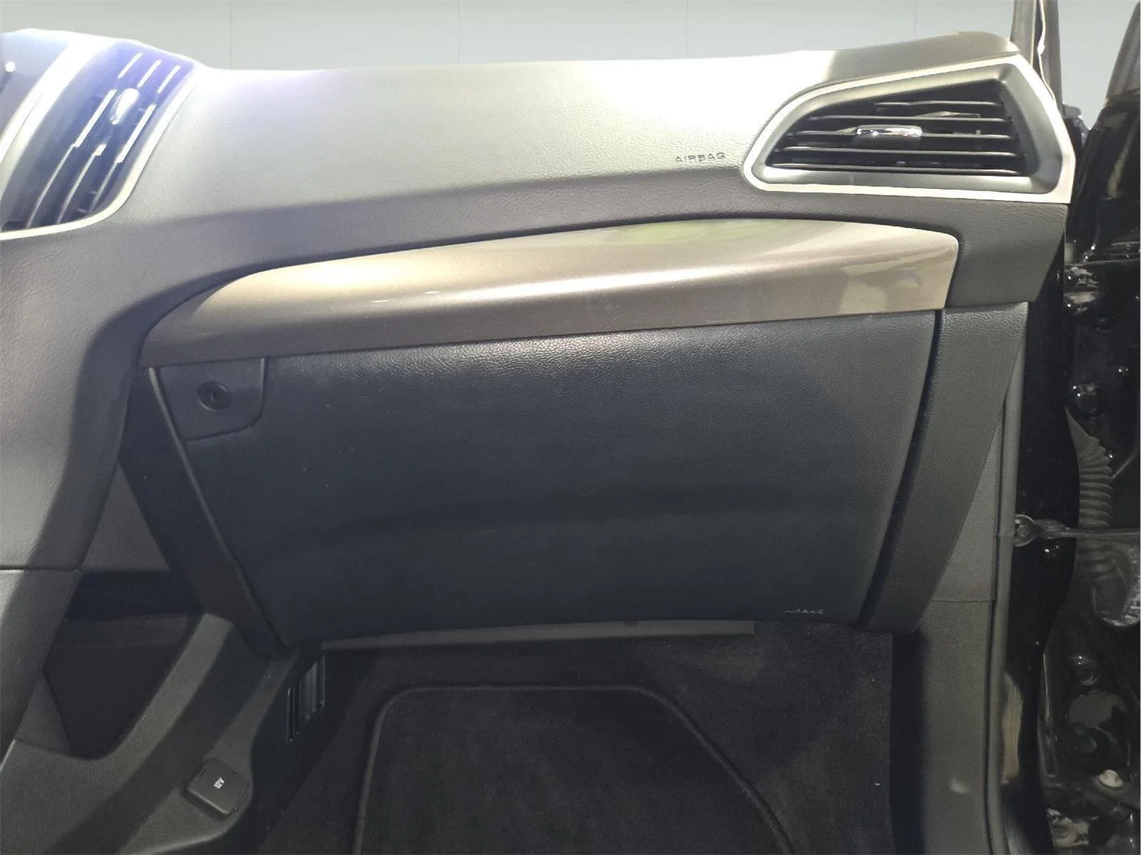 Used 2024 Agate Black Ford SE image 32