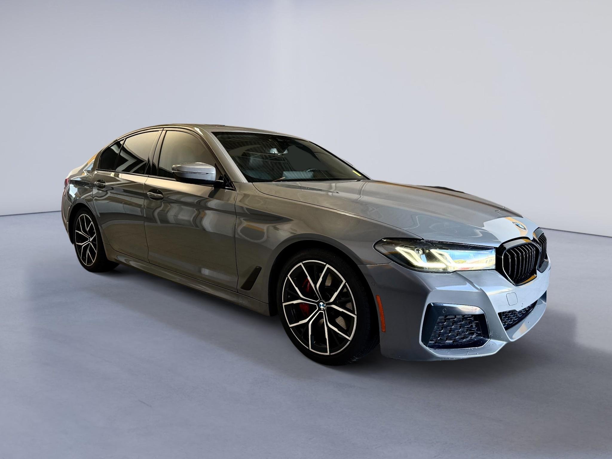 Used 2022 Bernina Grey Amber Effect Metallic BMW 530i image 3