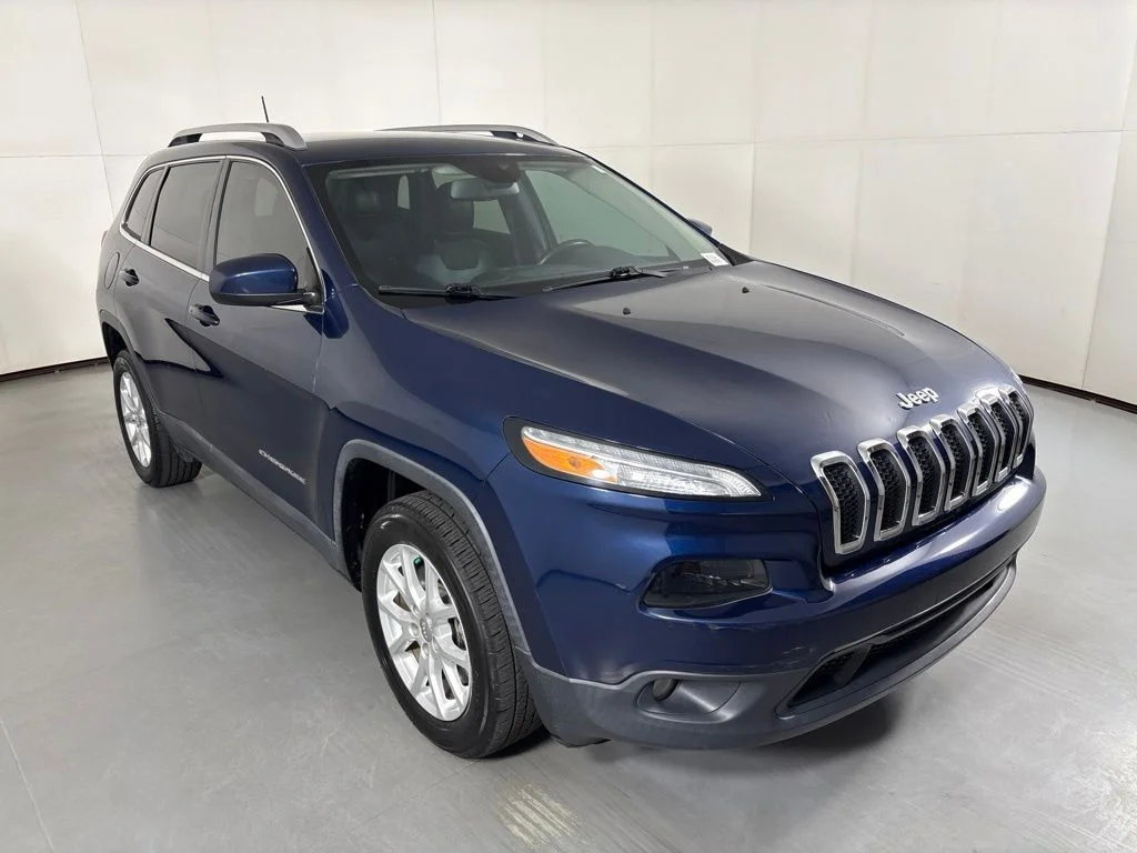 Used 2018 Blue Jeep Latitude Plus image 2