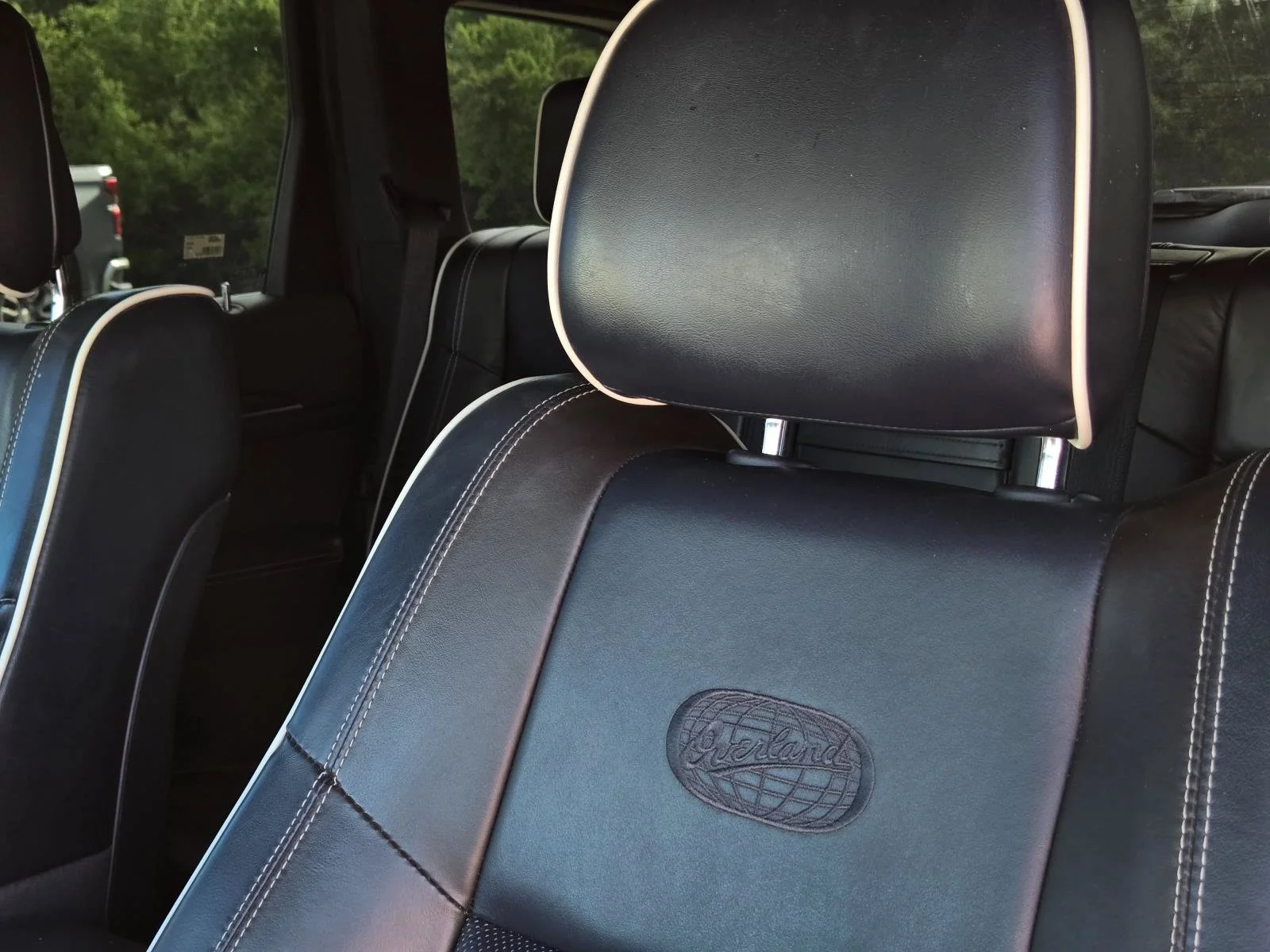 Used 2017 Ivory 3-Coat Jeep Overland image 27