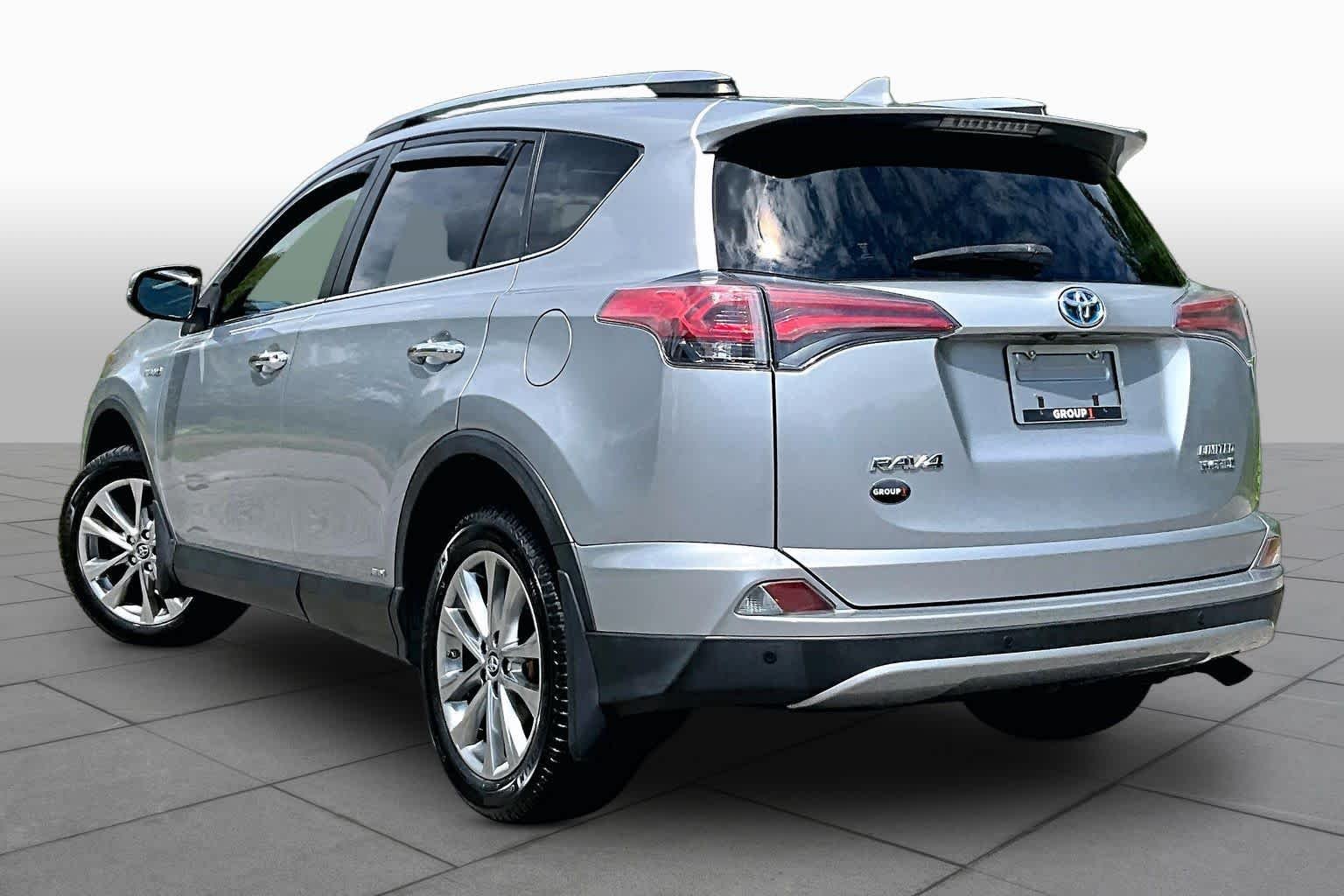 Used 2017 Silver Sky Metallic Toyota Limited image 12