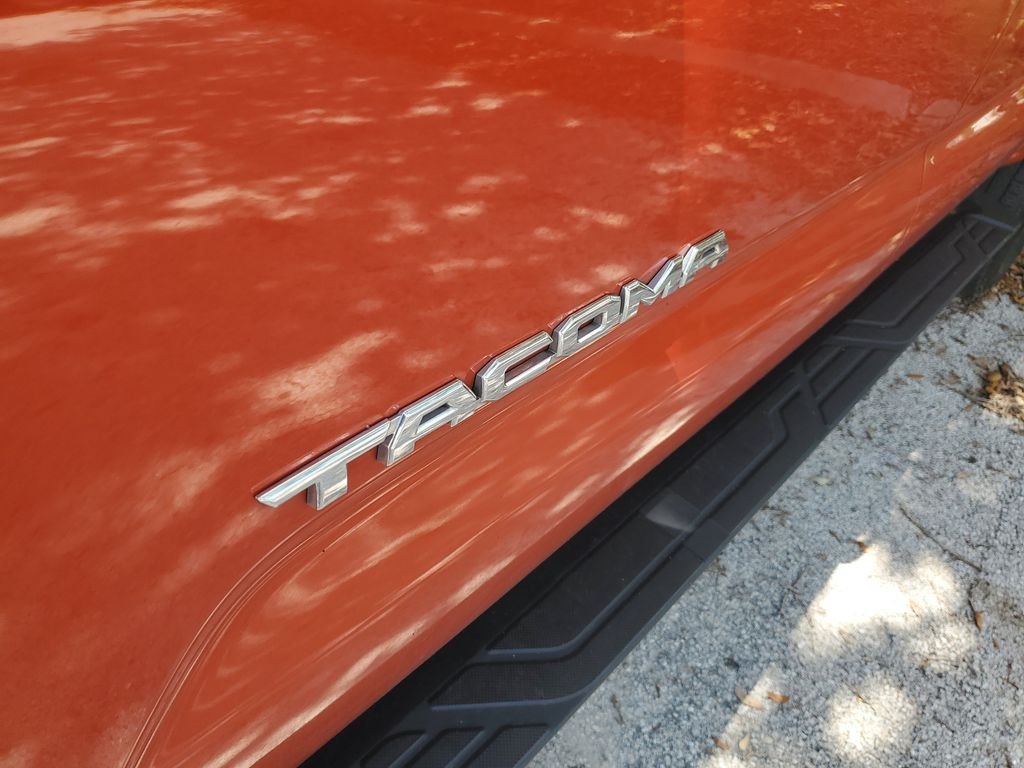 Used 2017 Red Toyota SR5 image 5