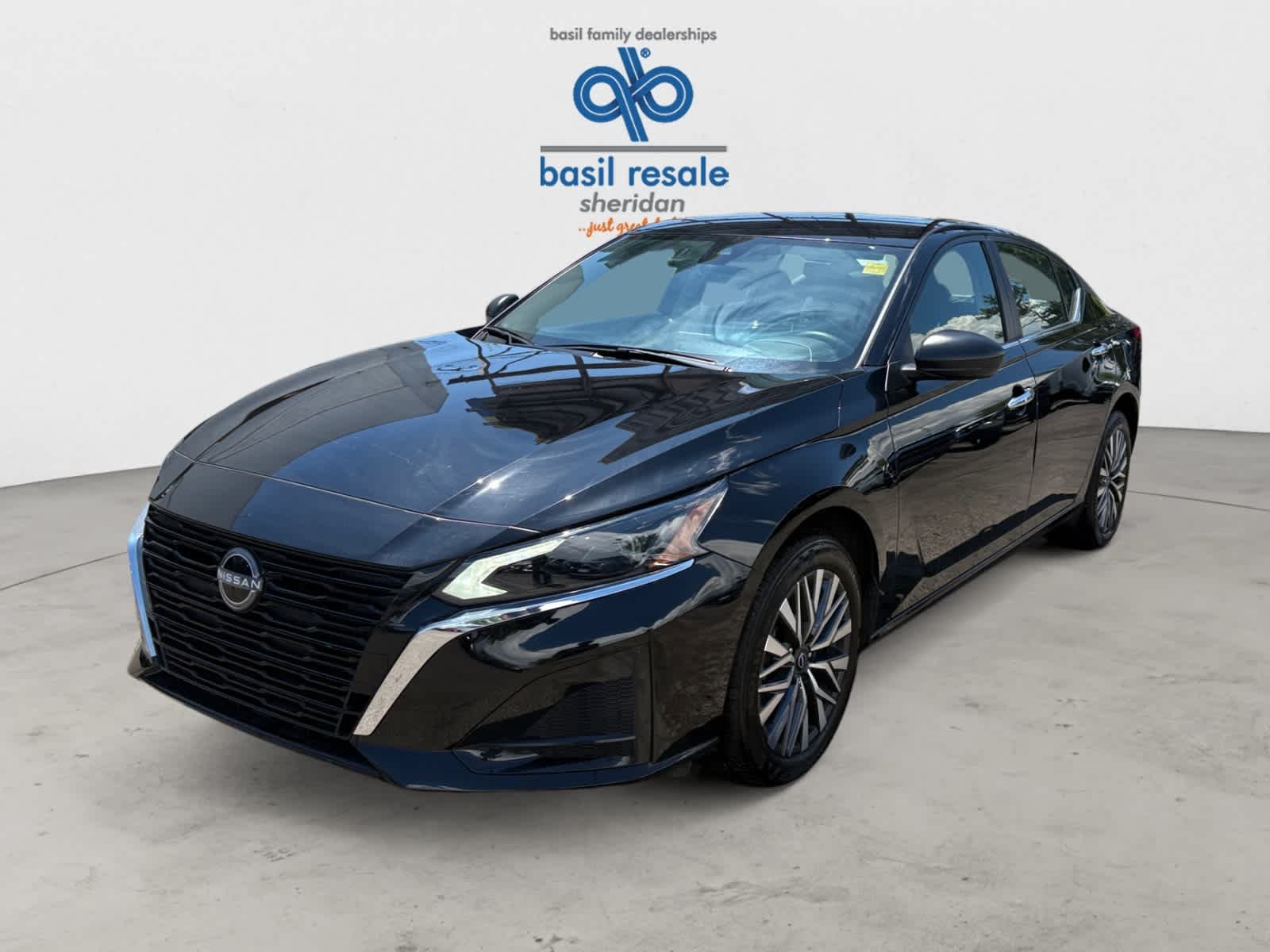 Used 2025 Super Black Nissan SV image 2