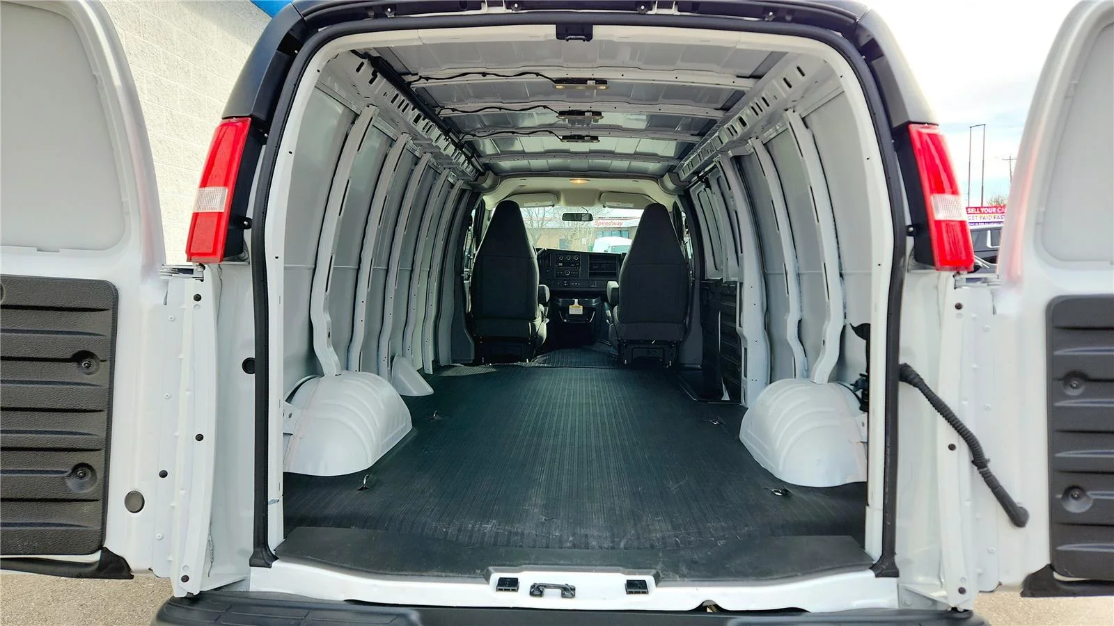 2025 Chevrolet Express Cargo Work Van - Photo 14