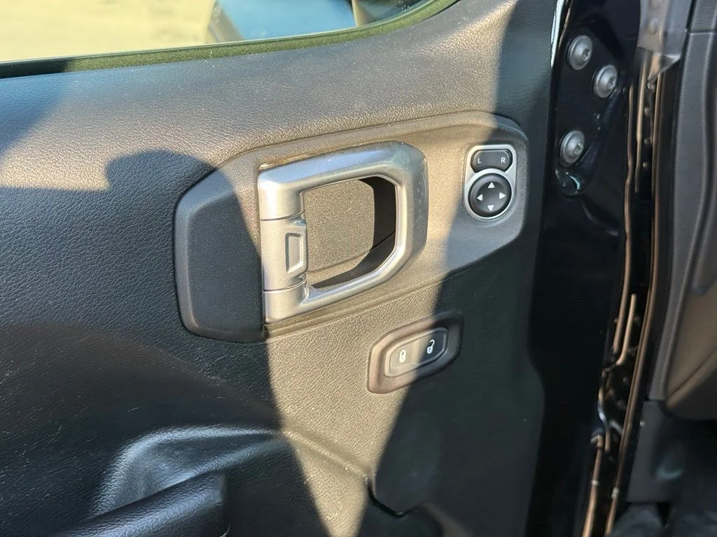 Used 2018 Black Jeep Unlimited Sport S image 11