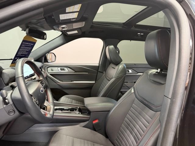 Certified Used 2025 Agate Black Metallic Ford ST-Line image 17