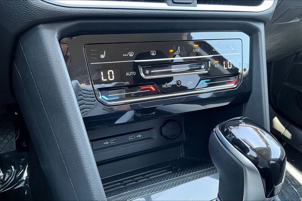 New 2026 Black Volkswagen 1.5T SE image 14