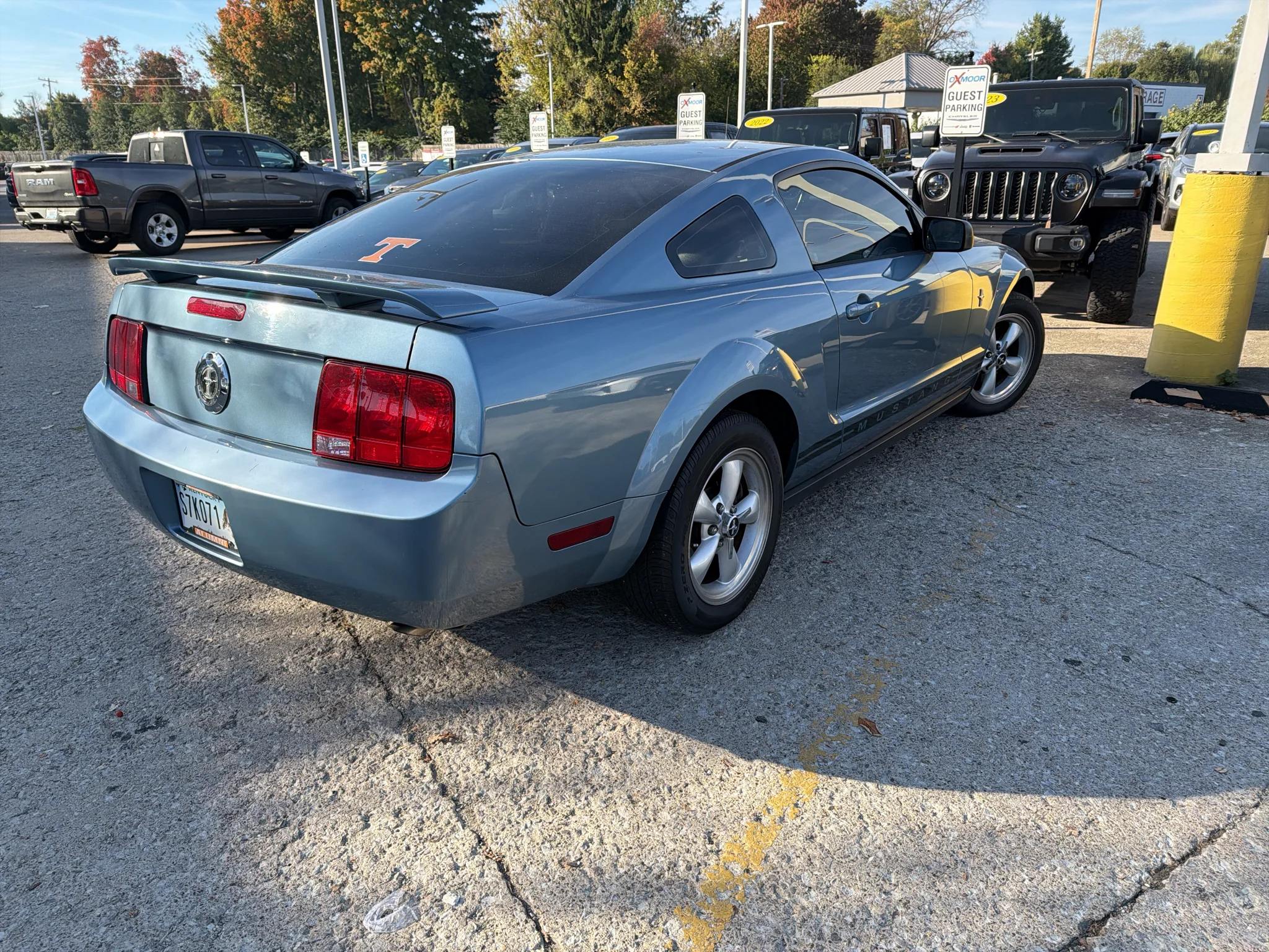 Used 2005 Windveil Blue Clearcoat Metallic Ford Deluxe image 2