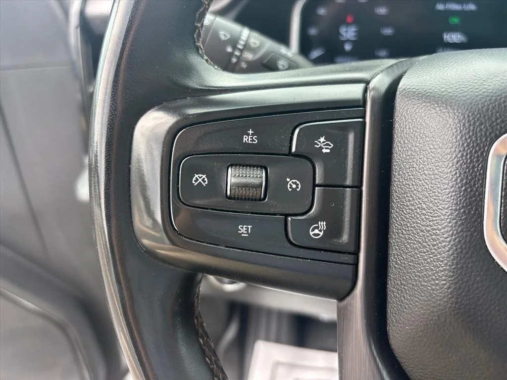 Used 2024 White GMC AT4 image 30