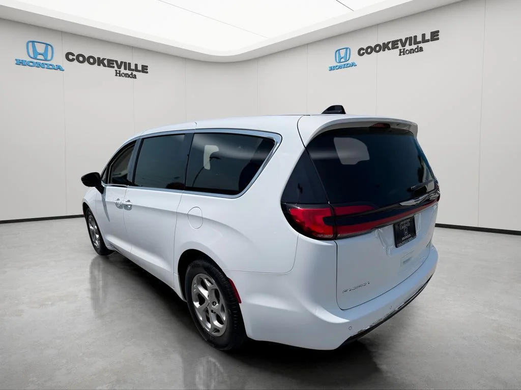 Used 2024 Bright White Clearcoat Chrysler Limited image 6