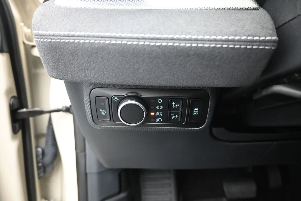 Used 2025 Beige Ford GT image 12