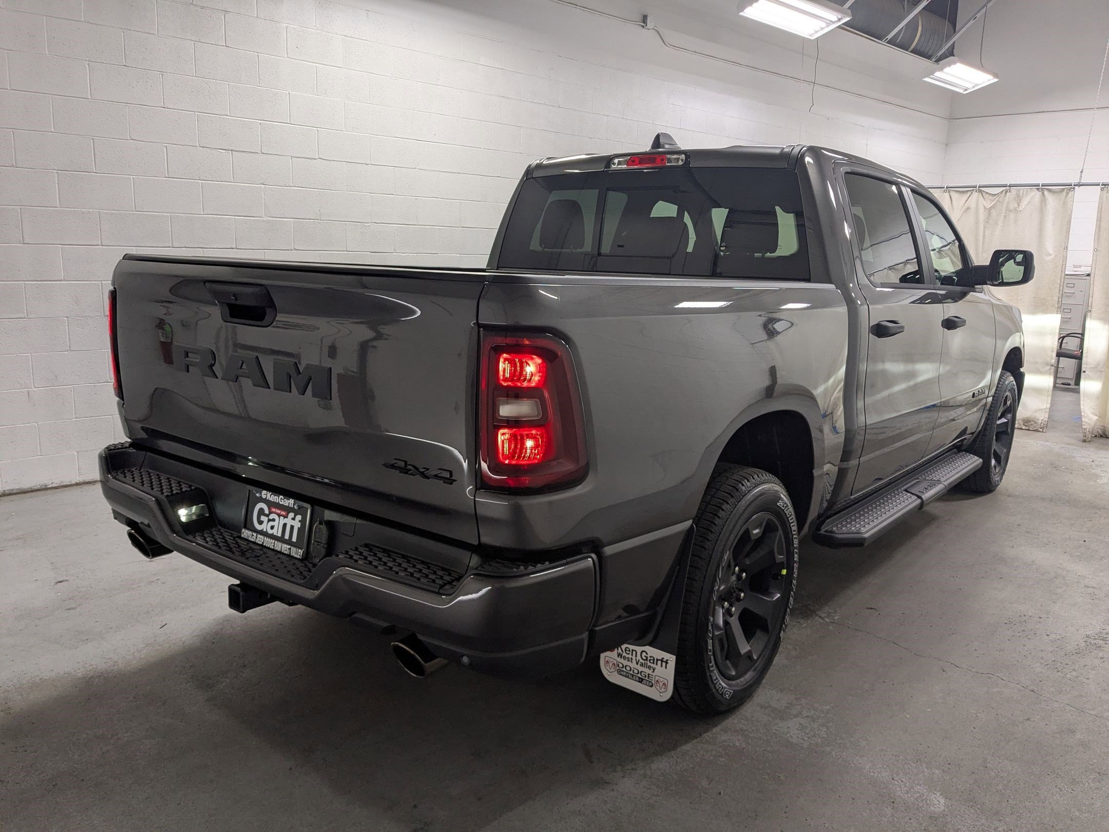 New 2026 Granite Crystal Metallic Clear-Coat Exterior Paint RAM Express image 4
