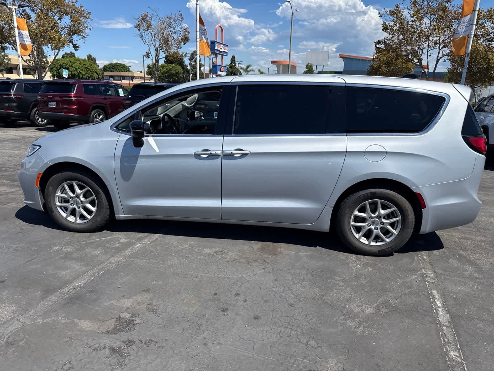 Used 2024 Silver Mist Clearcoat Chrysler Touring L image 23
