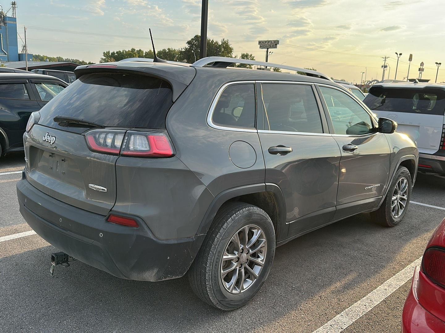 Used 2021 Sting-Gray Clearcoat Jeep Latitude Plus image 5