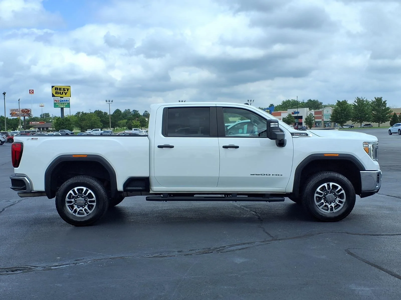 Used 2023 White GMC Pro image 13