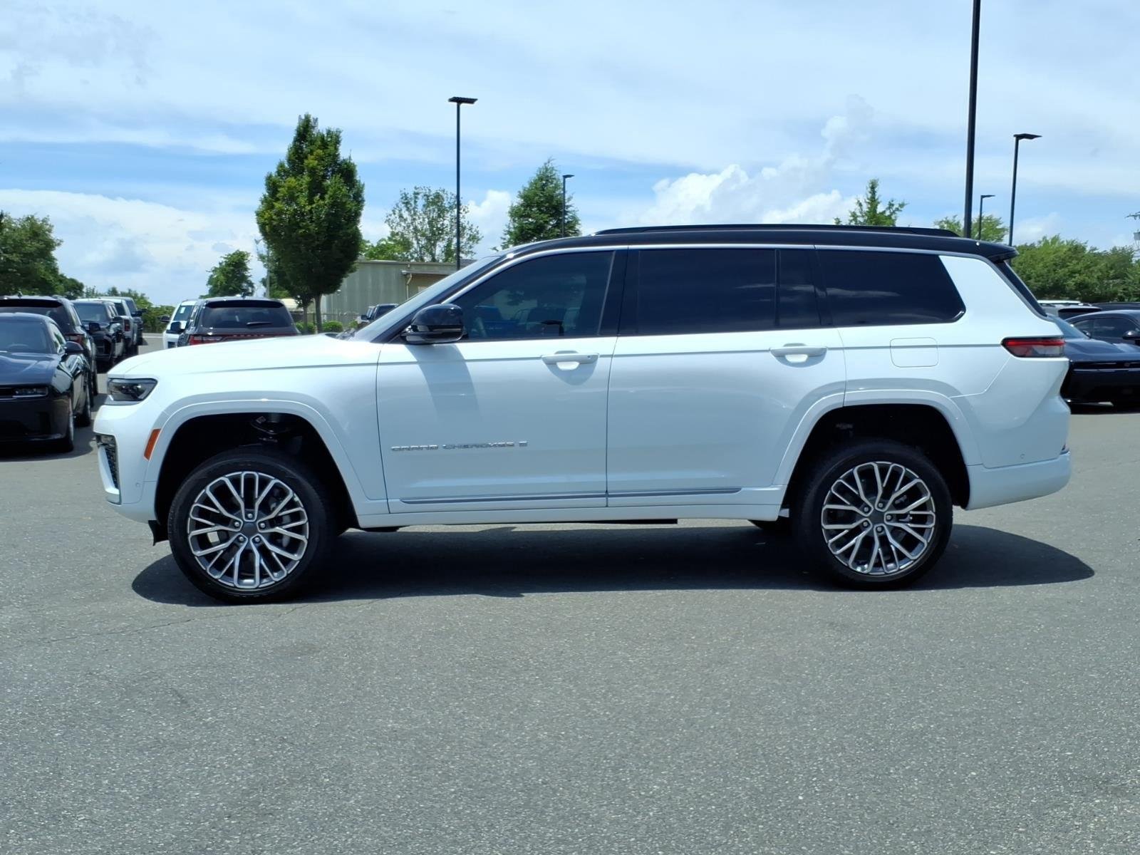 Used 2026 Bright White Clearcoat Jeep Summit image 3