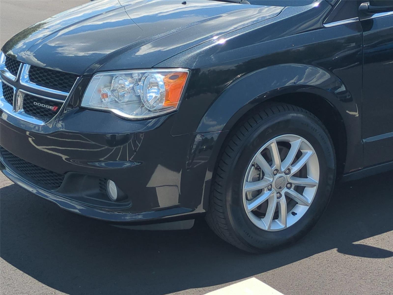 Used 2018 Black Onyx Crystal Pearlcoat Dodge SXT image 24