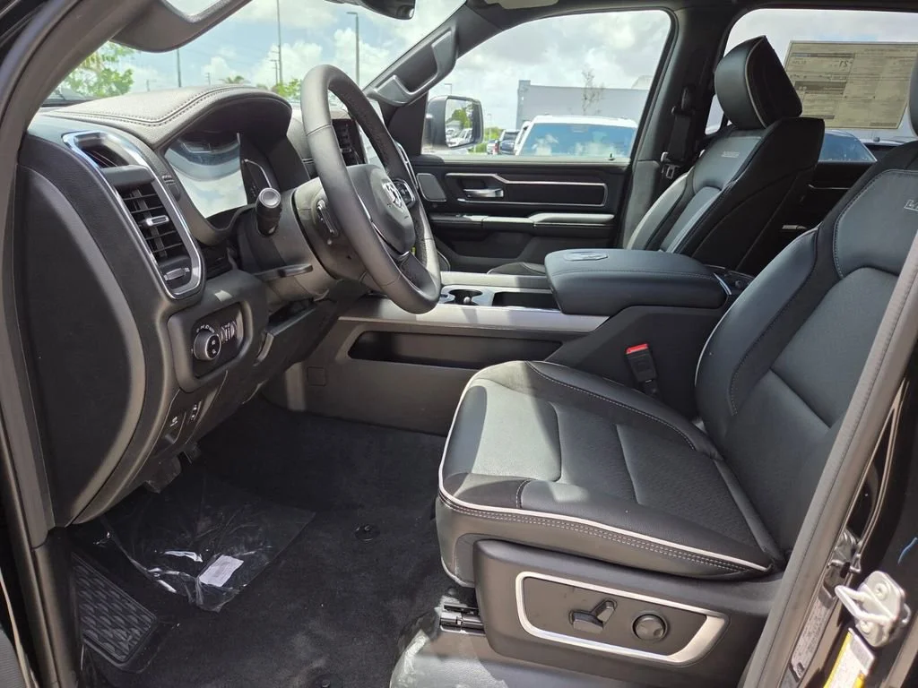 New 2026 Diamond Black Crystal Pearl-Coat Exterior Paint RAM Laramie image 26