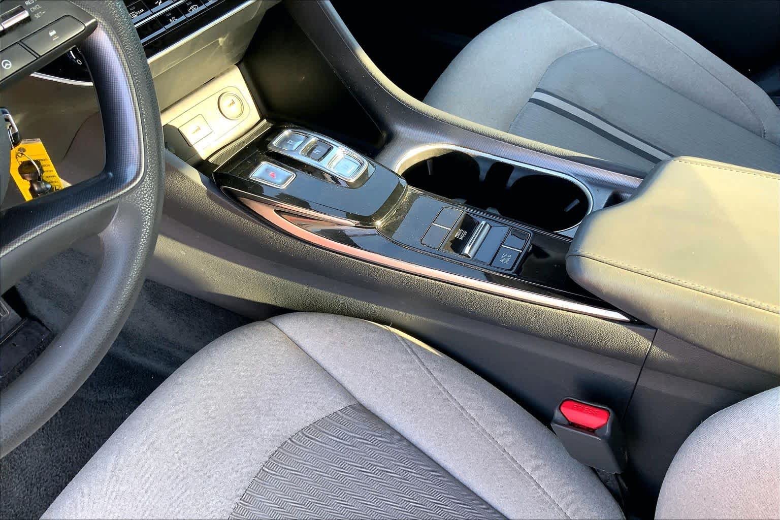 Used 2021 Calypso Red Hyundai SE image 15