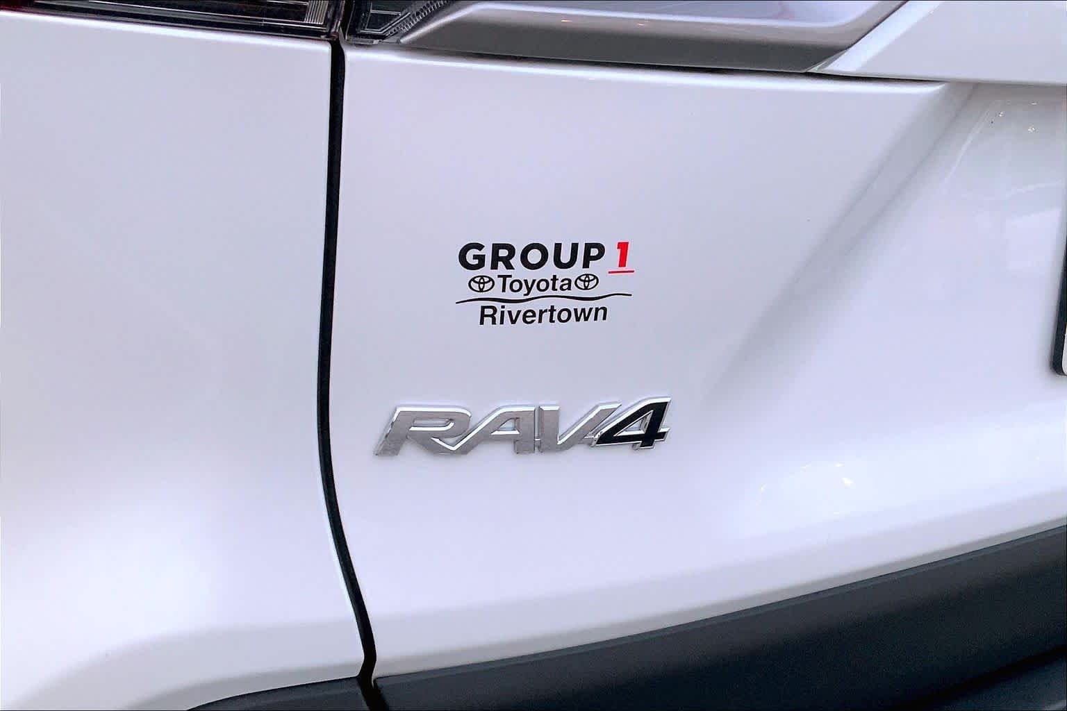 Used 2025 Wind Chill Pearl Toyota Hybrid Limited image 28