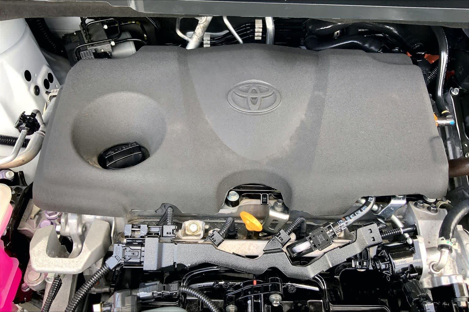 Used 2023 Ice Cap Toyota LE image 32