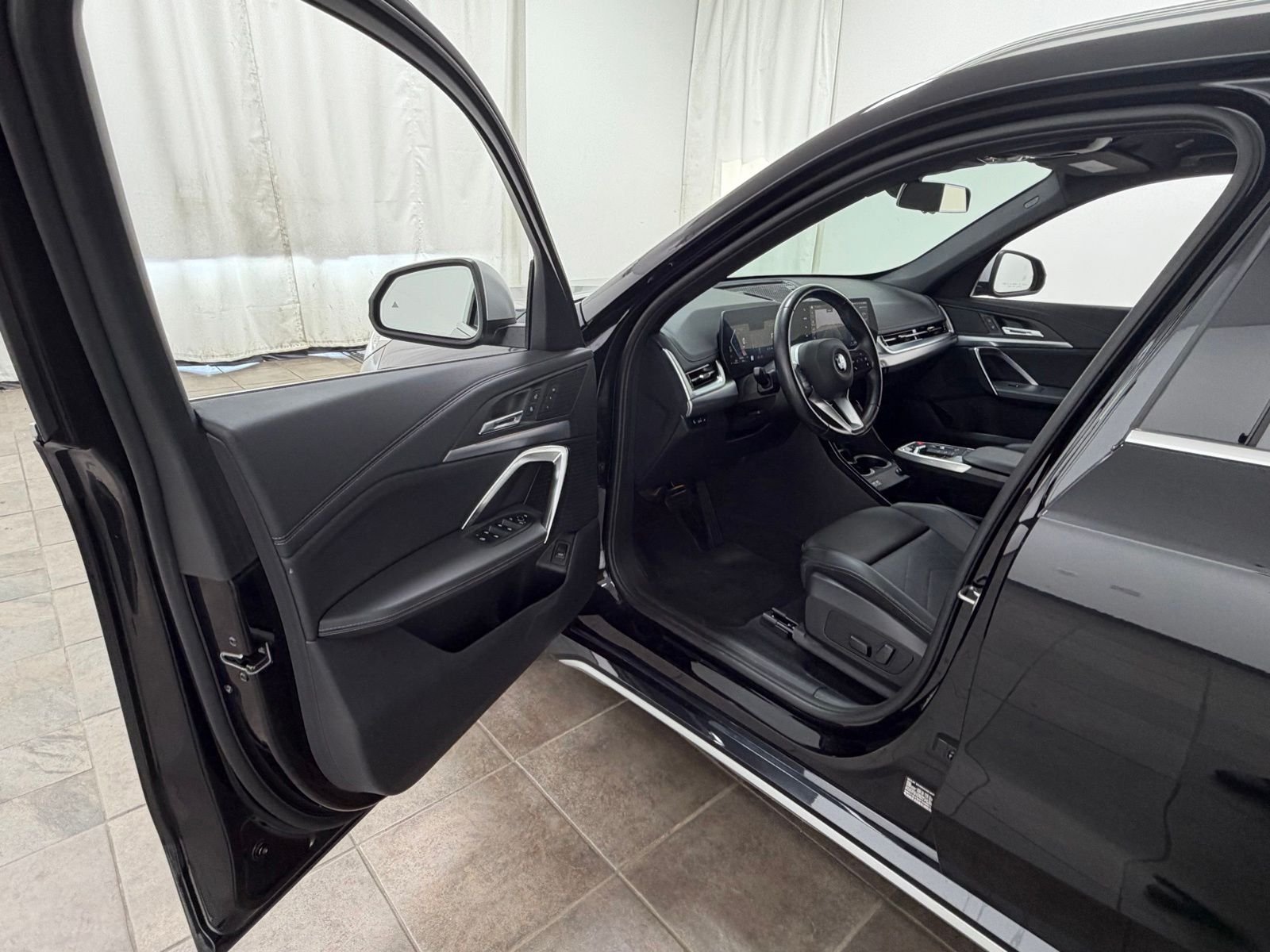 Used 2023 Black Sapphire Metallic BMW xDrive28i image 24
