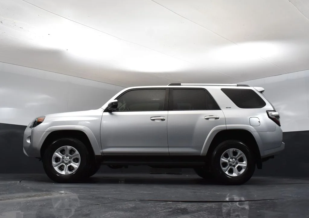 Used 2020 Silver Toyota SR5 image 33