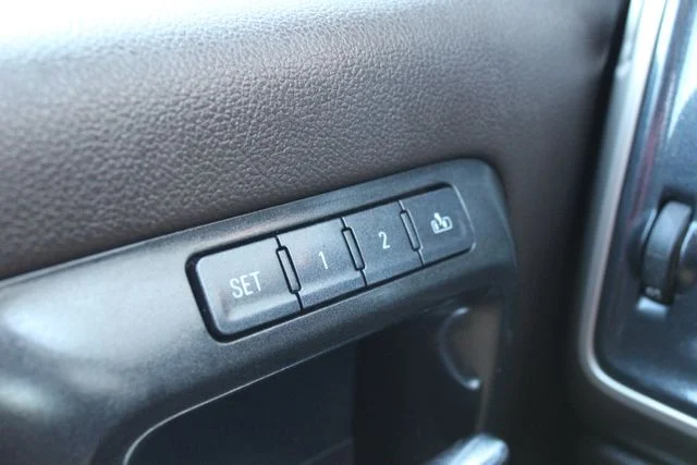 Used 2015 Blue GMC Denali image 4