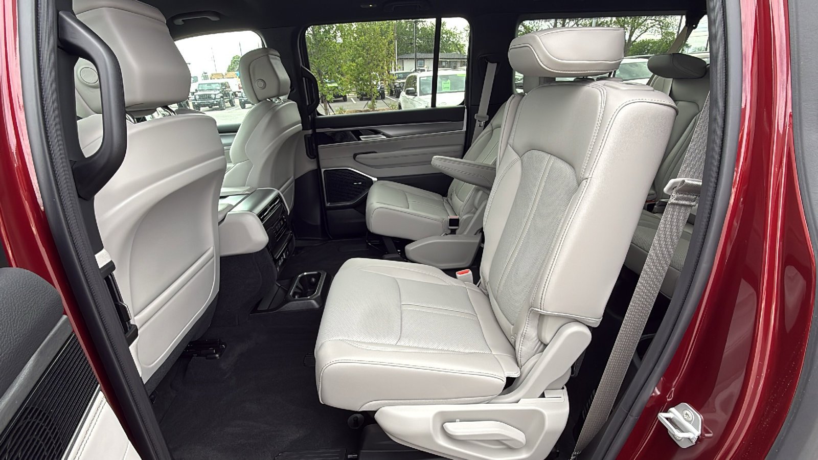 New 2026 Velvet Red Pearl-Coat Exterior Paint Jeep BASE image 15