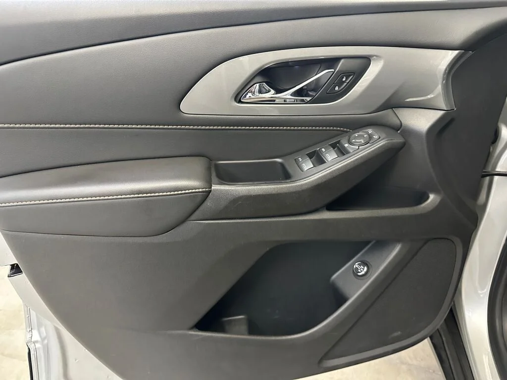 Certified Used 2020 Silver Ice Metallic Chevrolet LT Cloth image 7