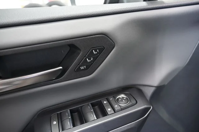 2026 Toyota RAV4 Plug-in Hybrid XSE - Photo 29