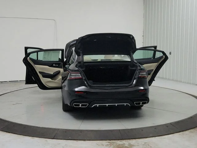Used 2022 Black Nissan Platinum image 15