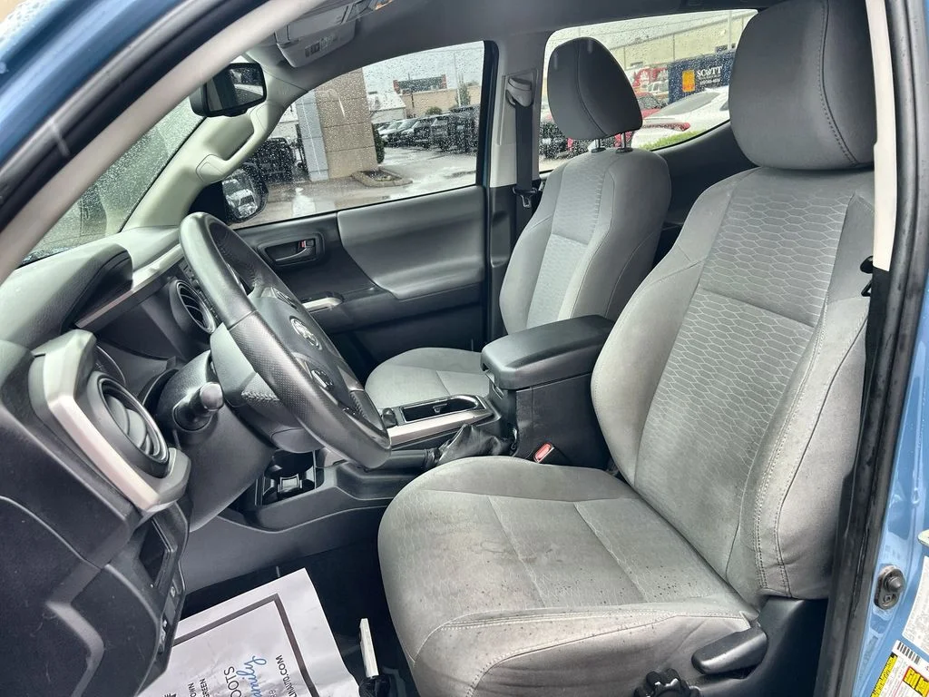 Used 2019 Blue Toyota SR5 image 11