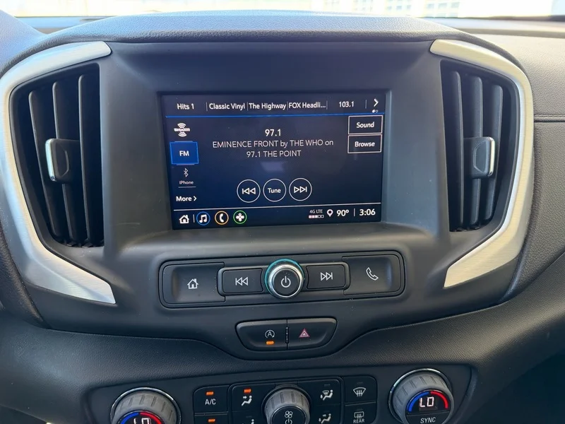Used 2023 SUMMIT WHITE GMC SLE image 10